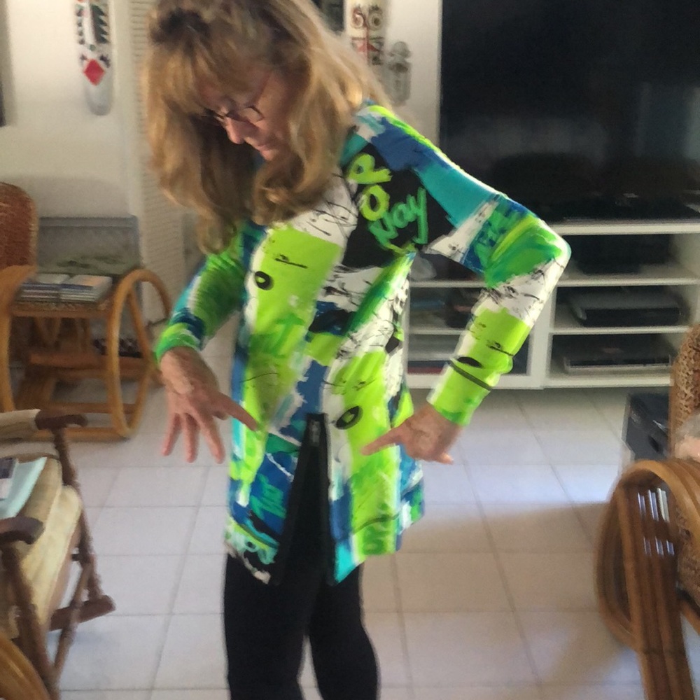 Lynn Ritchie pop art jazzy looking top - Picture 6 of 12